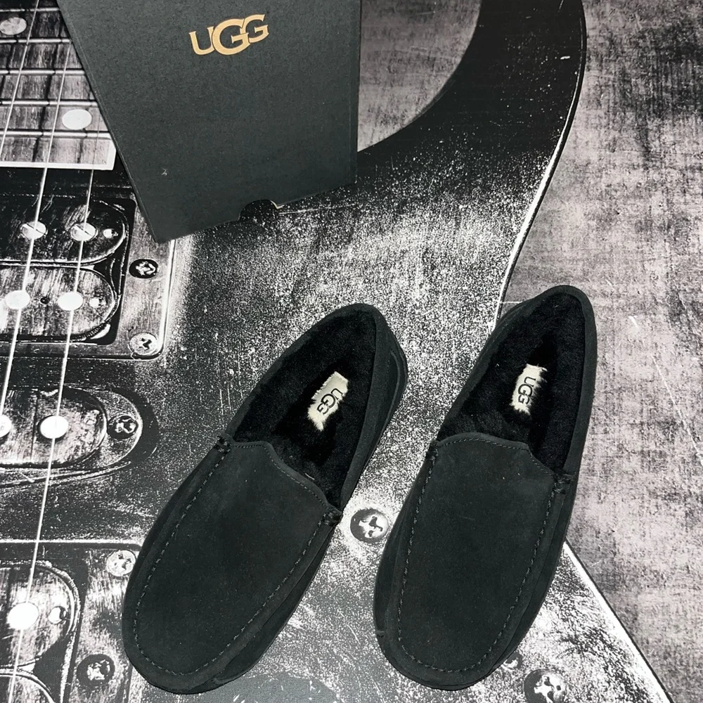 NIB UGG Ascot Slippers - Picture 3 of 8